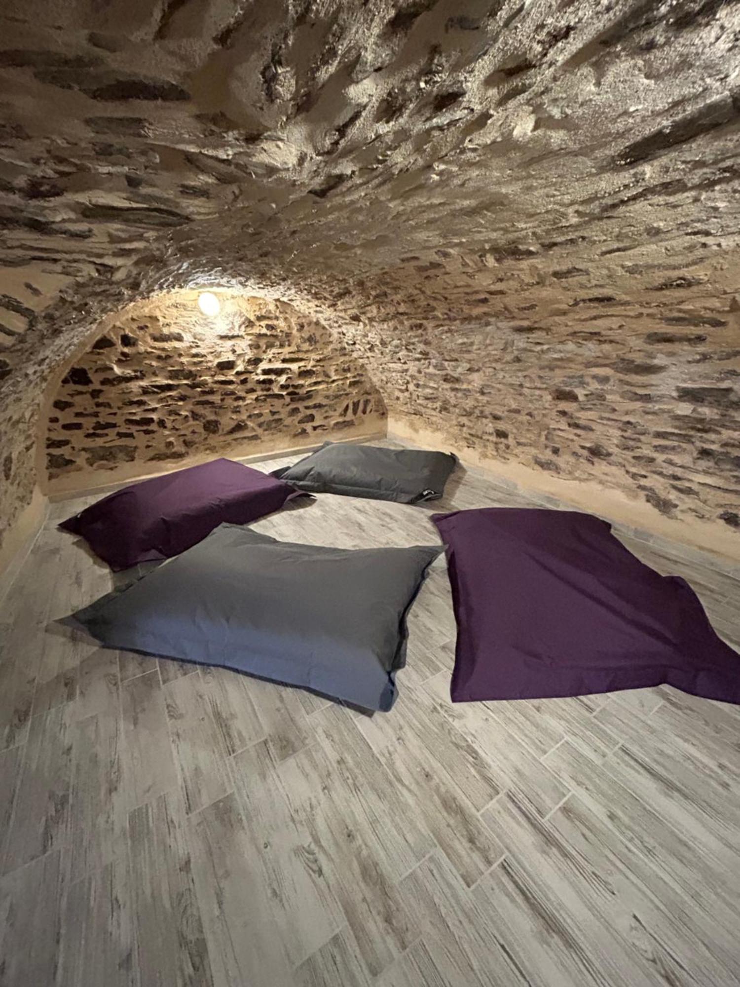 Le Domaine Du Bez Gite De Michel Piscine Sauna Hammam Spa Saint-Laurent-dʼOlt Esterno foto